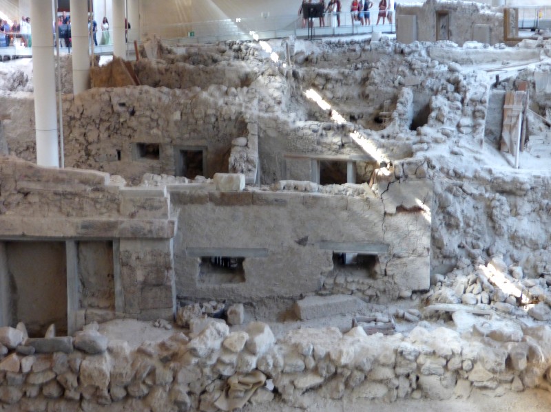 acrotiri ruinas santorini bebe