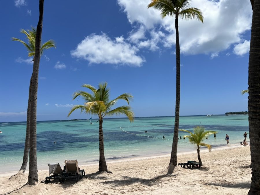 playa del hotel barcelo bavaro palace con niños